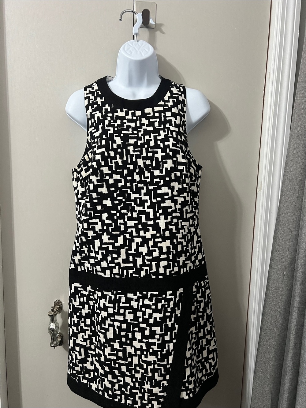 Trina Turk “Lynne” Dress Size 6